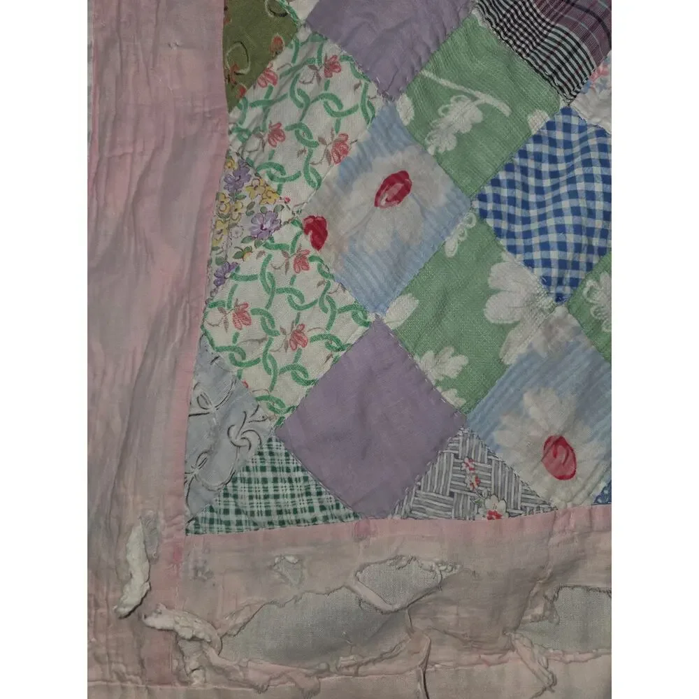 Vintage Handmade Patchwork Trip Around The World Quilt 87